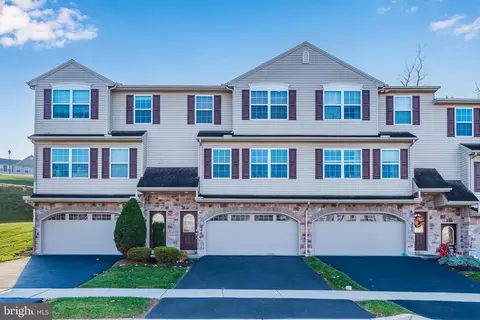326 Weatherstone Dr #62, New Cumberland, PA 17070