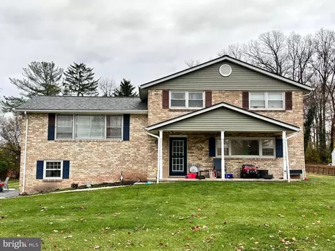 2046 Dorwood Dr, Dover, PA 17315