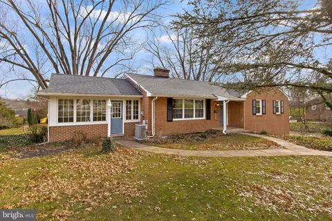 1930 E Oakley Dr, York, PA 17408
