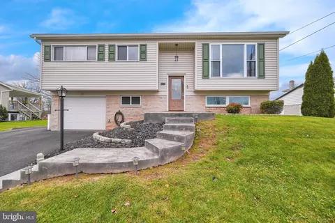 2838 Mayfield Dr, Dover, PA 17315