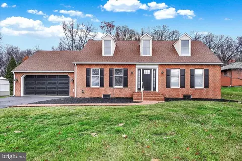 185 Southview Dr, York, PA 17402