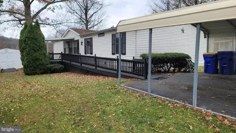 6 Cedar St, Manchester, PA 17345