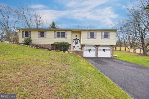 3581 Fissels Church Rd, Glen Rock, PA 17327