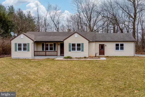 4599 Bentz Rd, Spring Grove, PA 17362
