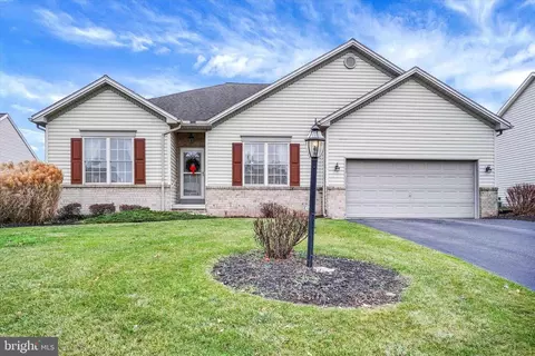 1412 Wheatfield Dr, York, PA 17408