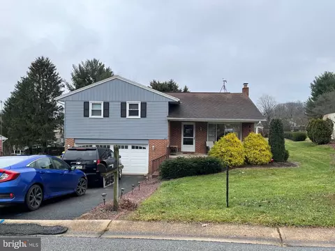 215 Denton Dr, Dallastown, PA 17313