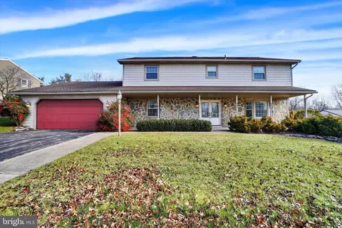 2756 Thornbridge Rd E, York, PA 17408