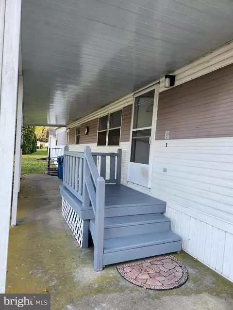 542 Pine Dr, York, PA 17406