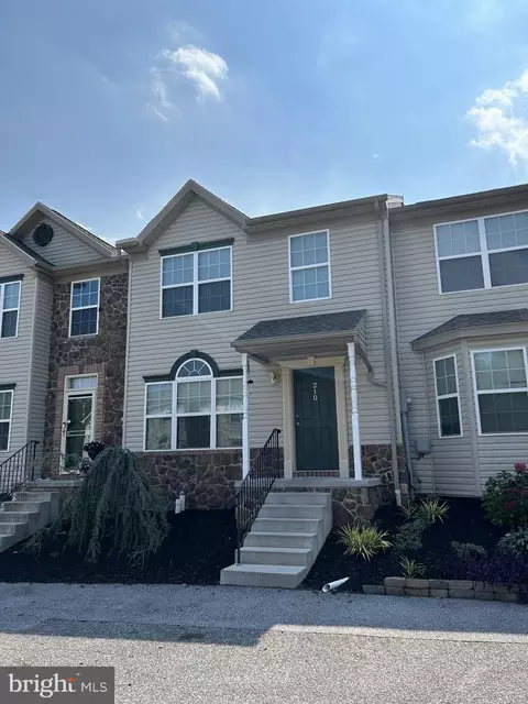 210 Royal Dr, Manchester, PA 17345