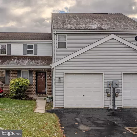 2289 N Point Dr, York, PA 17406