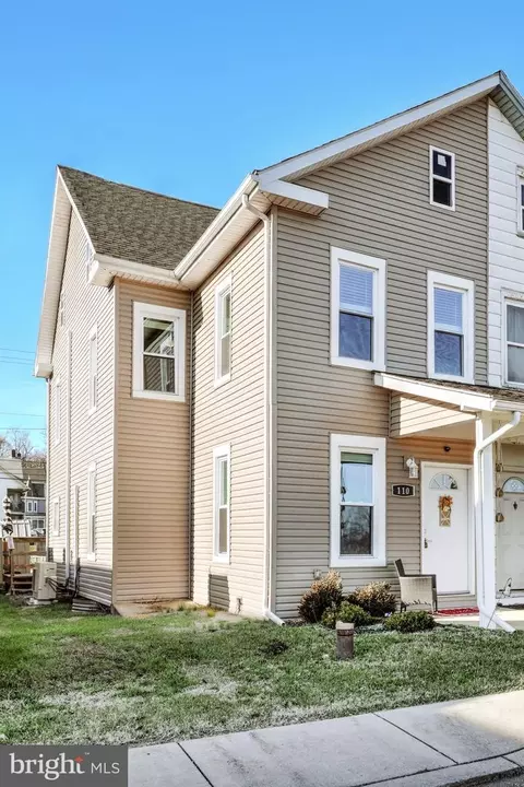 110 Railroad St, Etters, PA 17319