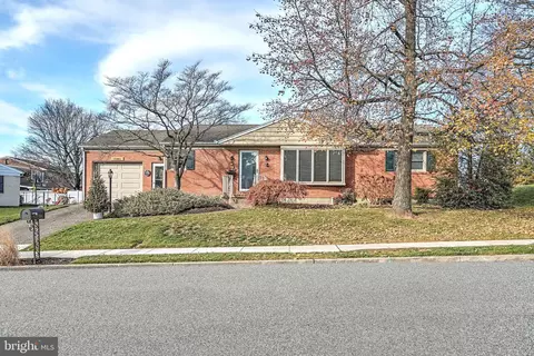 2479 Warwick Rd, York, PA 17408