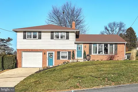 435 Skyview Dr, York, PA 17406