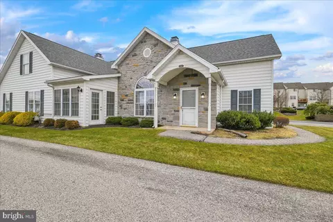 2162 Knobhill Rd, York, PA 17403