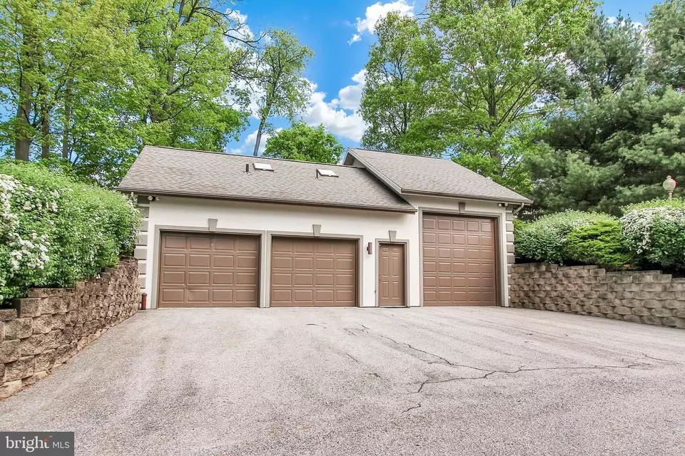  2709 Augusta Cir, York, PA 17402 photo 5