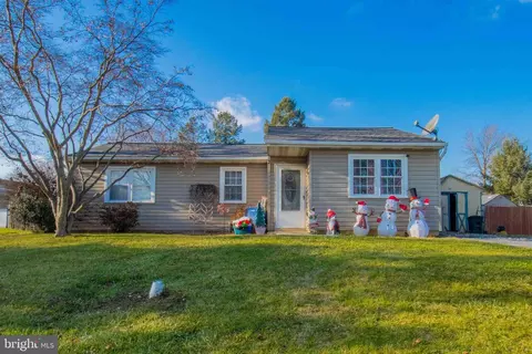 110 Crystal Dr, Wrightsville, PA 17368
