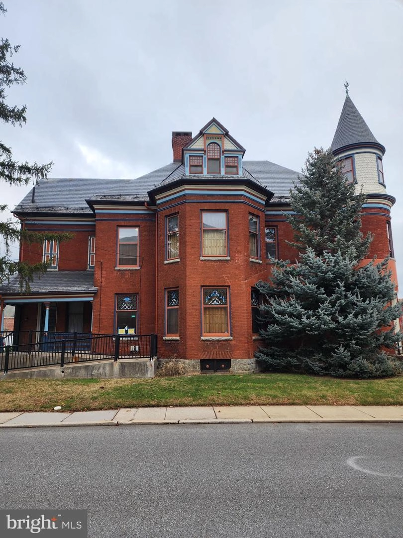 200 E Walnut St, Hanover, PA 17331 photo 4