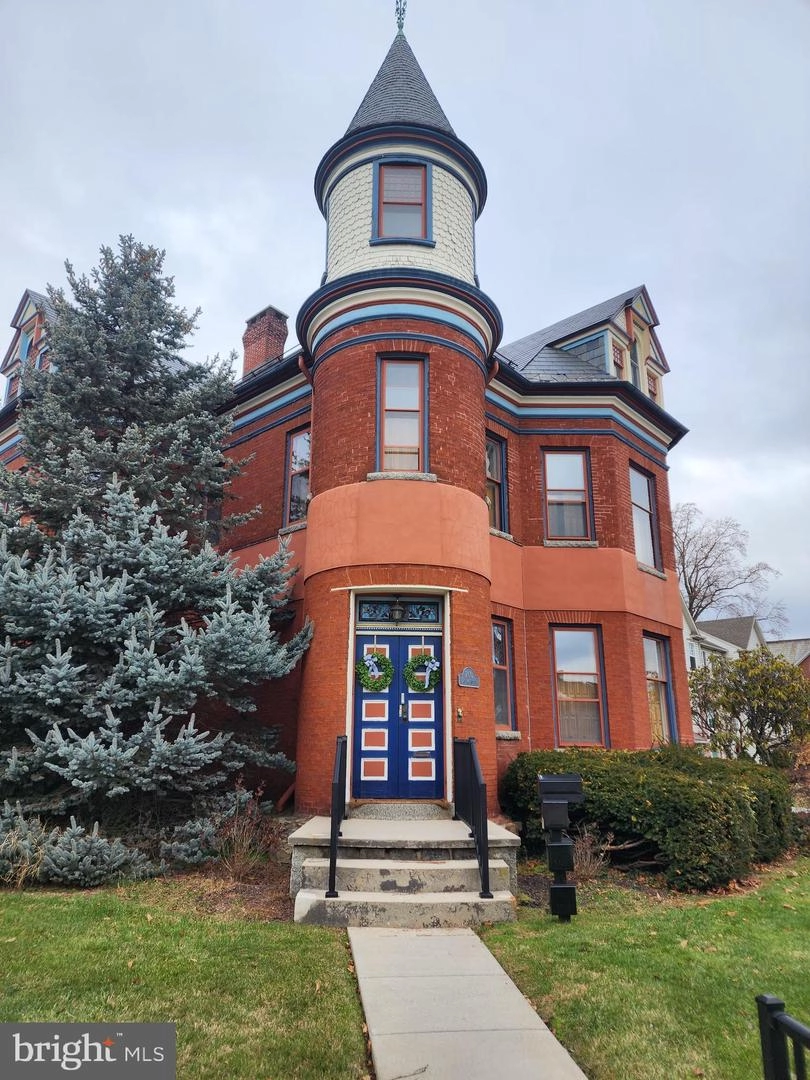 200 E Walnut St, Hanover, PA 17331 photo 2
