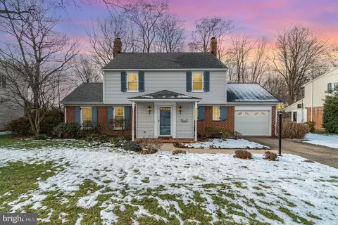 242 Green Lane Dr, Camp Hill, PA 17011