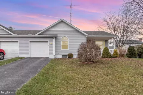 408 White Rose Ln, York, PA 17402