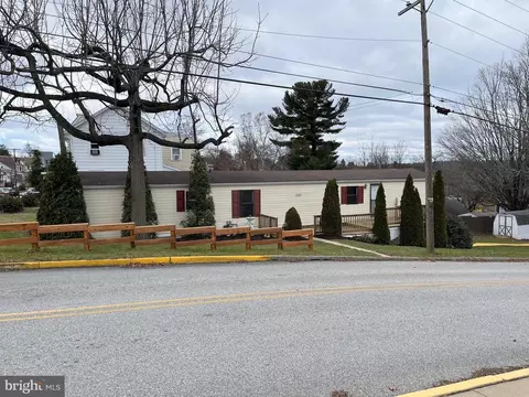 1 W Maple St, Dallastown, PA 17313