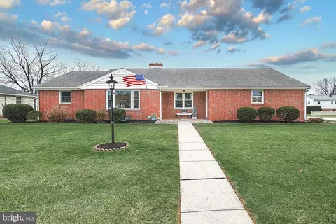102 E Clearview Dr, Shrewsbury, PA 17361
