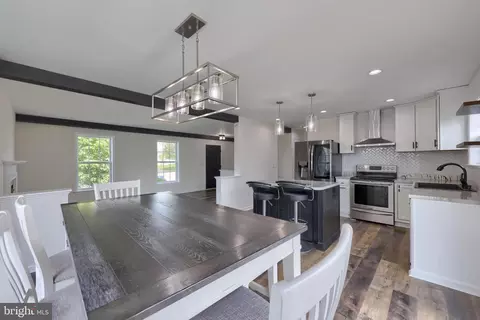 215 Jewel Dr, York, PA 17404