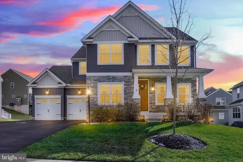4 Cloverfield St, Stewartstown, PA 17363
