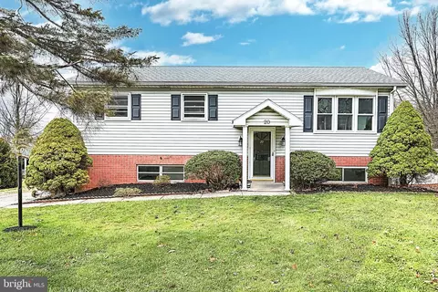 20 Belmar Dr, Dallastown, PA 17313