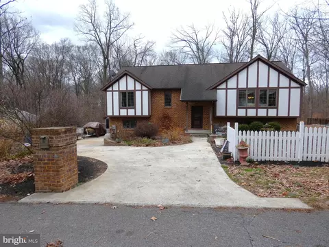 321 Robin Hood Rd, Dillsburg, PA 17019