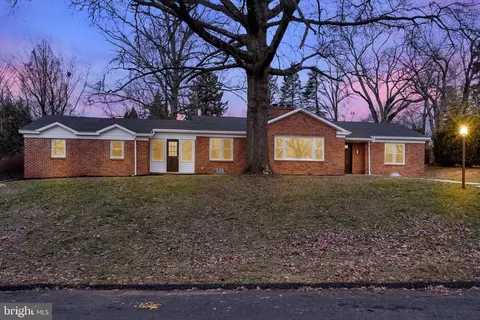 457 Waters Rd, York, PA 17403