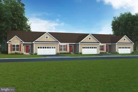 631 Basswood Ln #90, Hanover, PA 17331