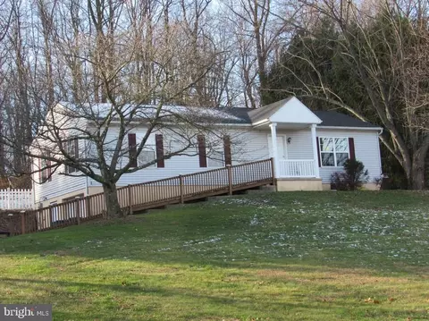 205 Pleasant View Dr, Red Lion, PA 17356