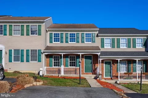 2415 Woodmont Dr, York, PA 17404