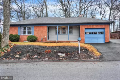 1 Woodland Dr, York, PA 17407