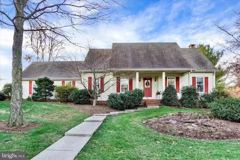 2222 Old Colony Rd, York, PA 17402