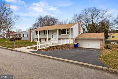 31 Crosswind Dr, Shrewsbury, PA 17361
