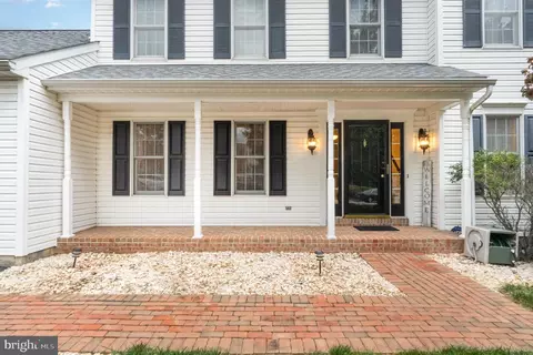 928 Castle Pond Dr, York, PA 17402