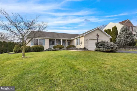 160 Nina Dr, York, PA 17402