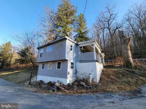 2374 Glen Rock Rd, Glen Rock, PA 17327