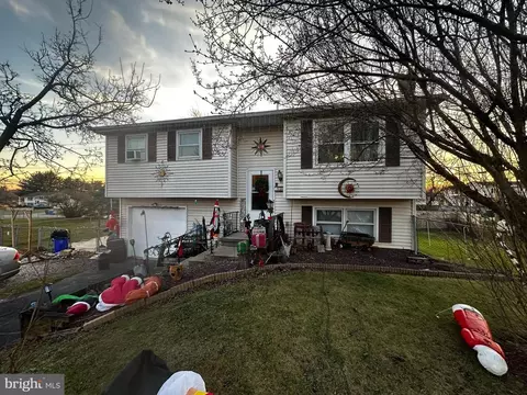 3383 Night In Gale Cir, Dover, PA 17315