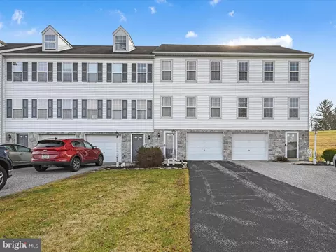1072 Hearthridge Ln, York, PA 17404