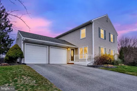 660 Hampstead Ct, York, PA 17403