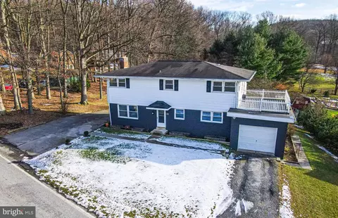 2741 Stoverstown Rd, Spring Grove, PA 17362
