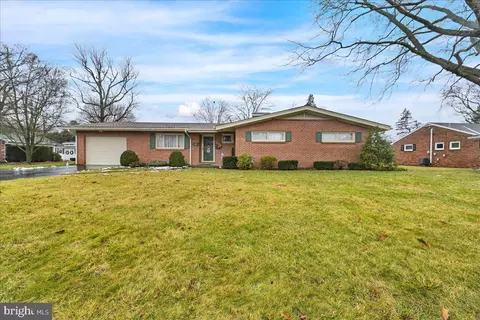 233 Grant Dr, Hanover, PA 17331