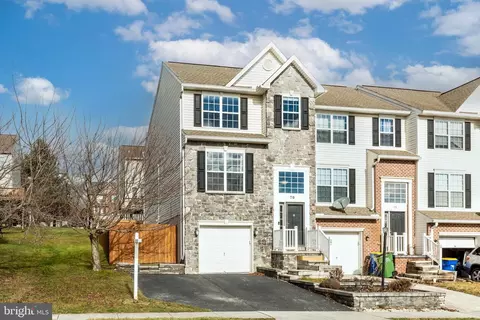 70 Sara Ln, Hanover, PA 17331
