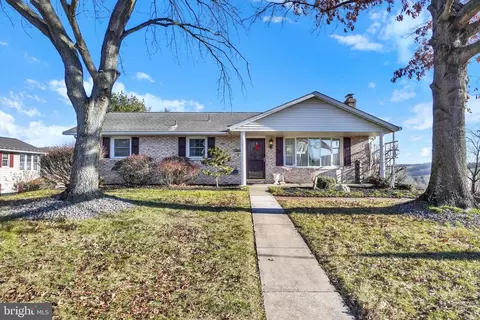 7 Valley View Rd, York, PA 17403