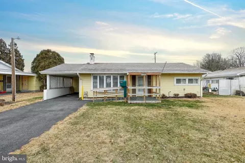 1421 Fireside Rd, York, PA 17404