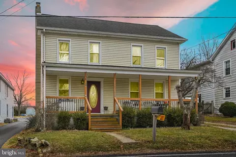 827 Hobart Rd, Hanover, PA 17331