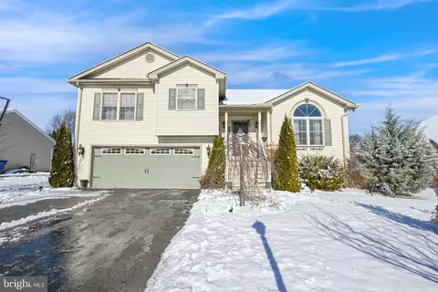 6076 Jennifer Ln, Spring Grove, PA 17362